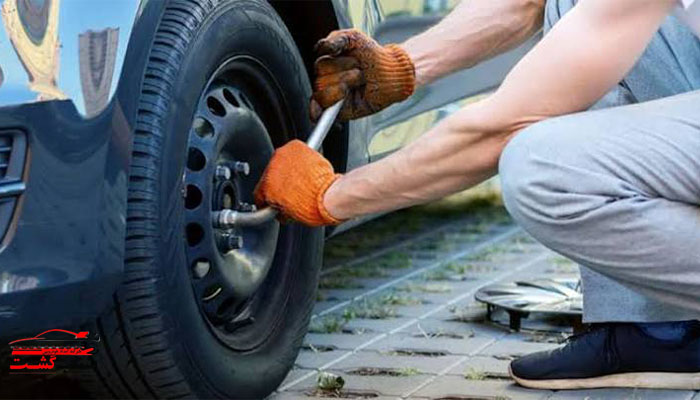 پنچرگیری سیار ماشین در میانه